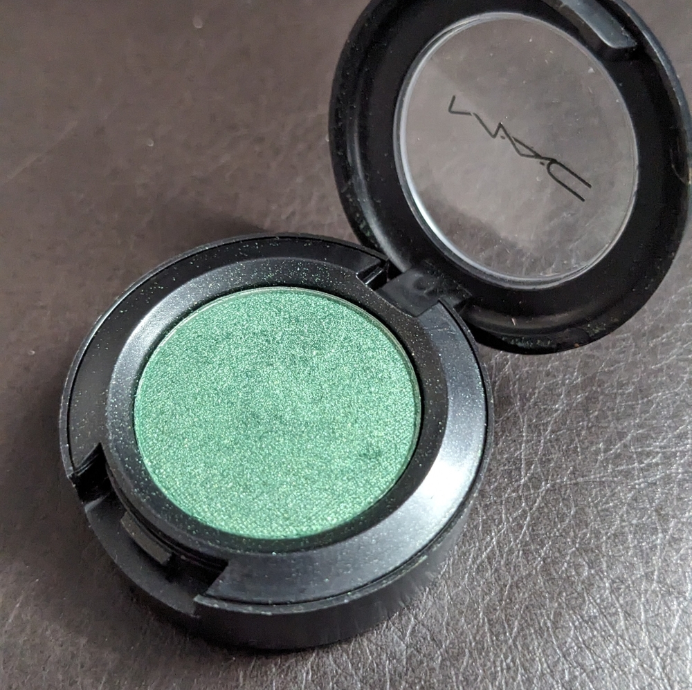 MAC One Off eyeshadow - Picture 2 of 4